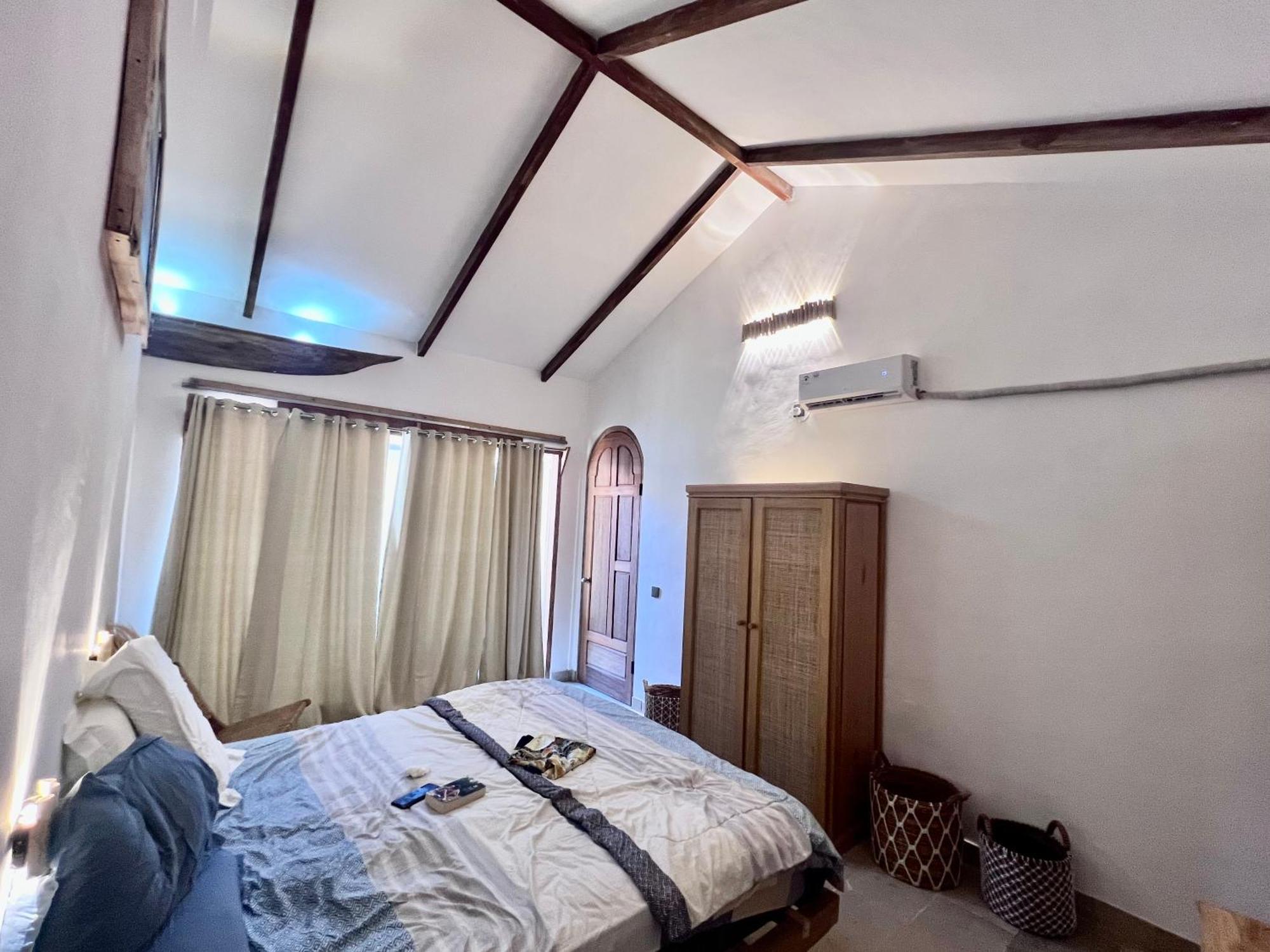 Lances Right Surfhouse Hotel Katiet ภายนอก รูปภาพ