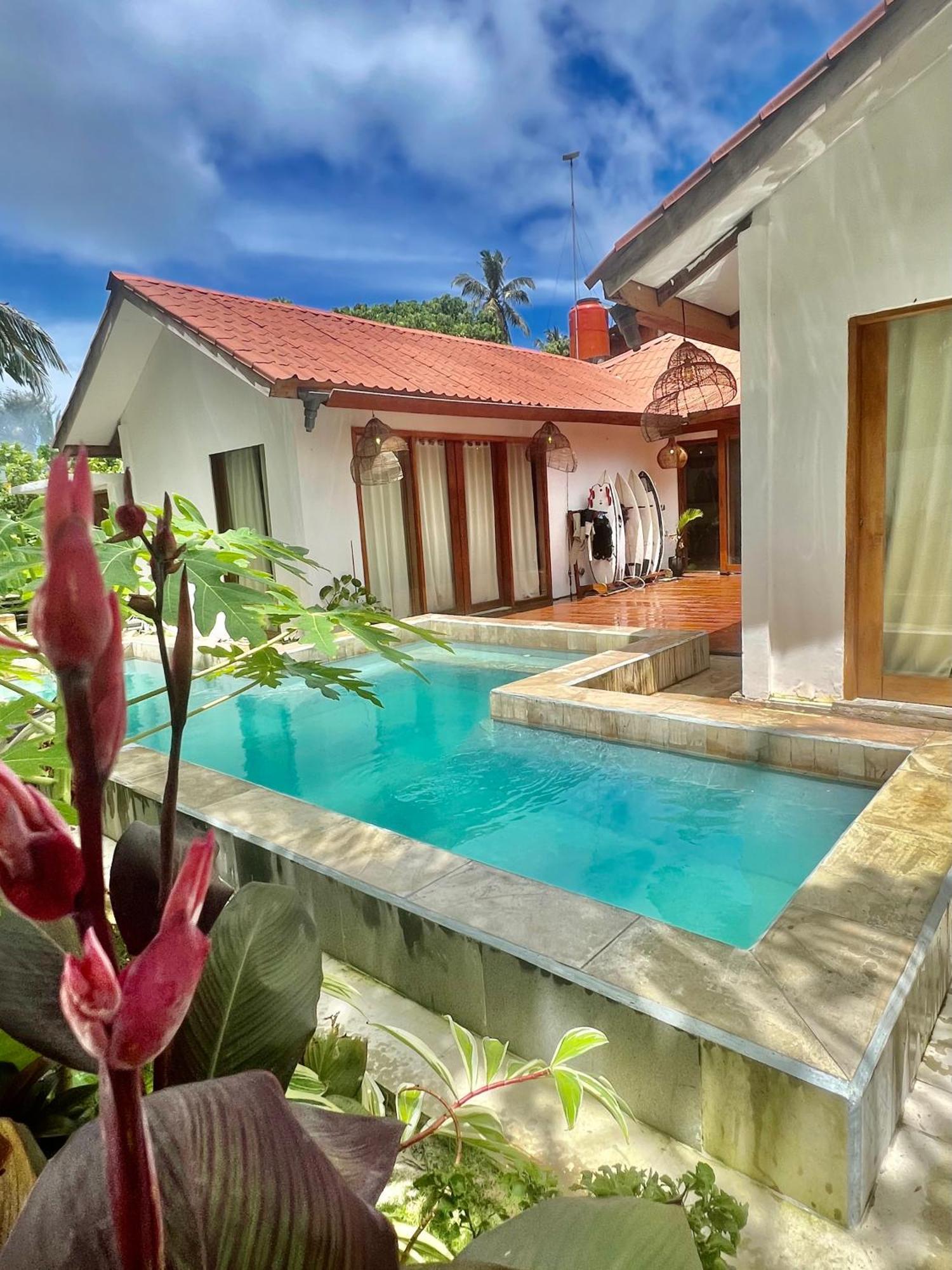 Lances Right Surfhouse Hotel Katiet ภายนอก รูปภาพ