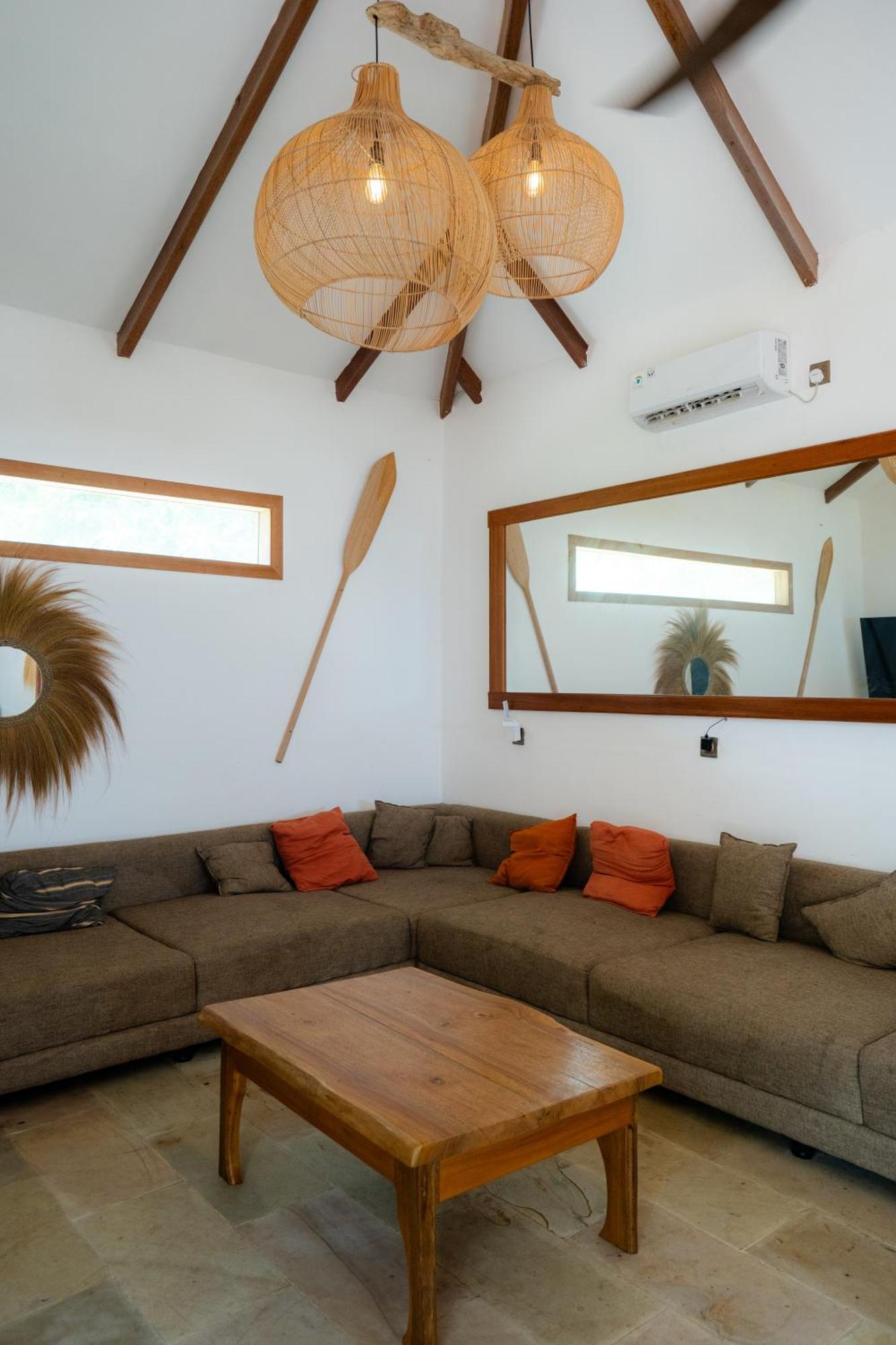 Lances Right Surfhouse Hotel Katiet ภายนอก รูปภาพ