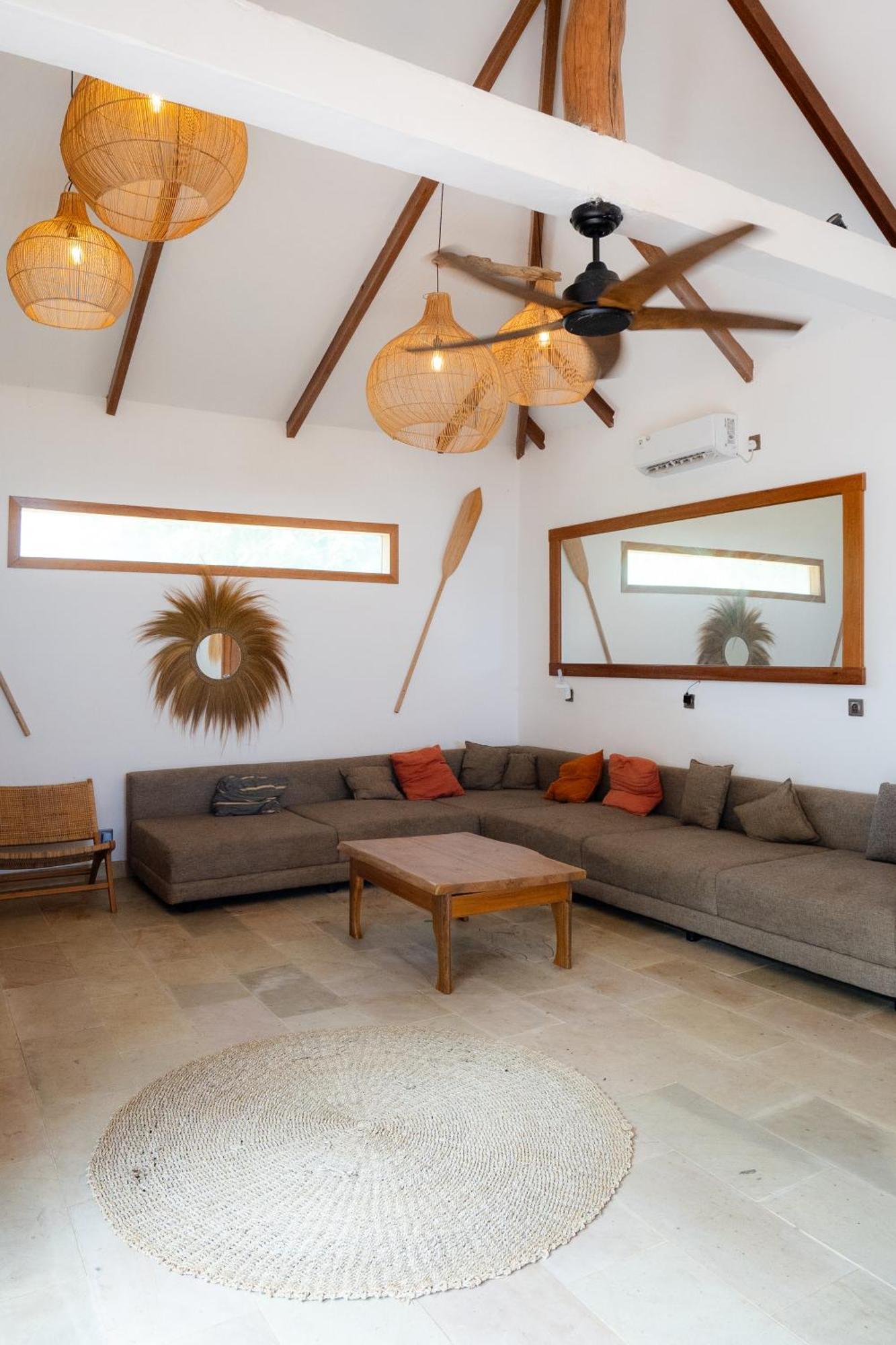 Lances Right Surfhouse Hotel Katiet ภายนอก รูปภาพ